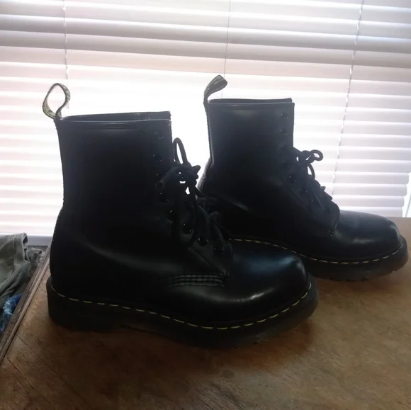 Dr. Martens 1460 Smooth Boots - Picture 6 of 8